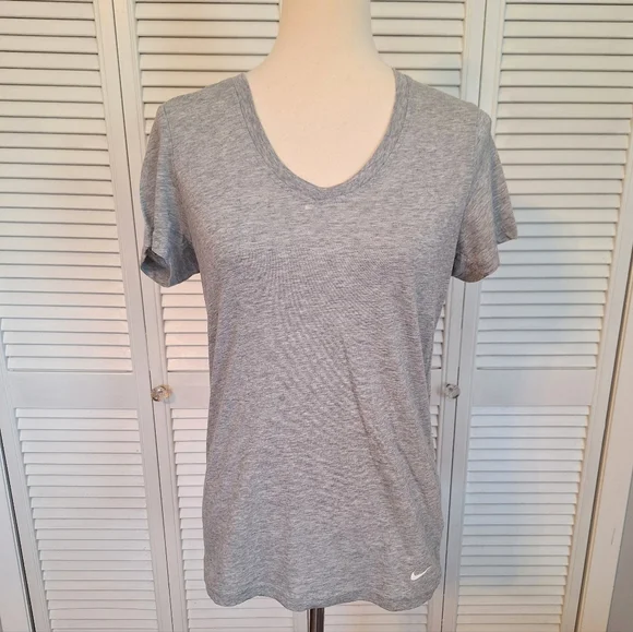 Nike Women's Gray V-Neck Dri fit T-Shirt Small *D3 - Picture 1 of 6